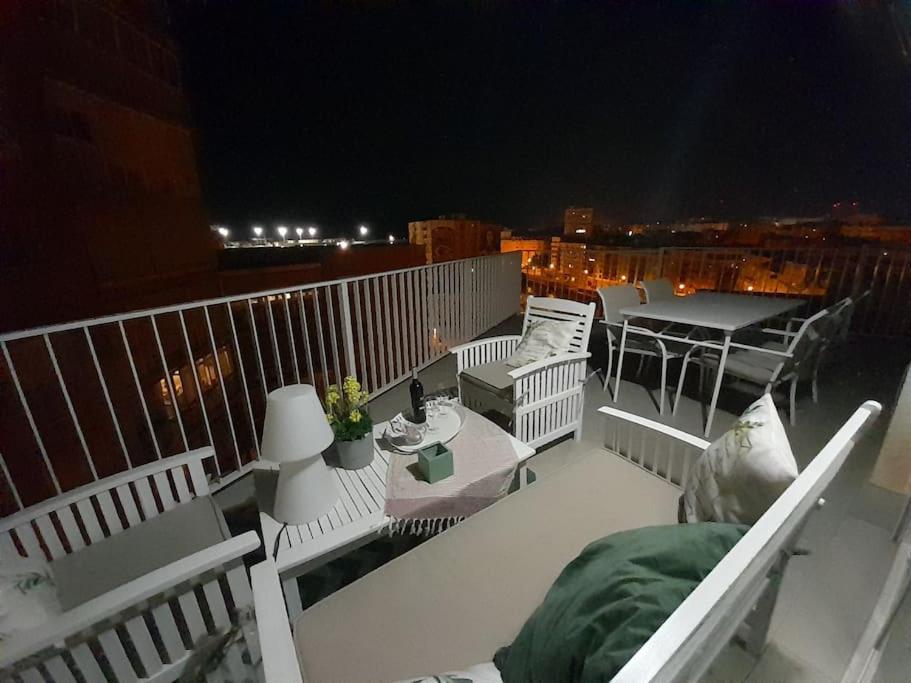 Sea Views Penthouse City Center Малага Экстерьер фото