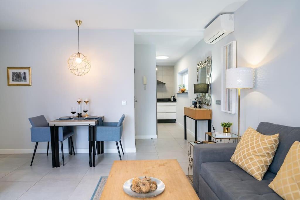 Sea Views Penthouse City Center Малага Экстерьер фото