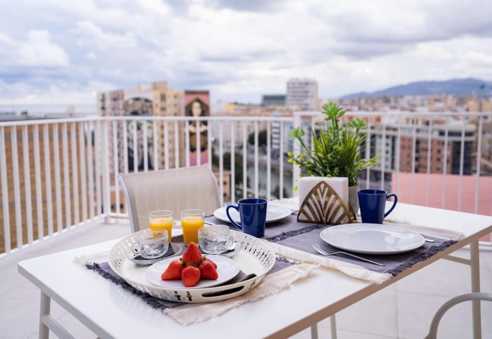 Sea Views Penthouse City Center Малага Экстерьер фото
